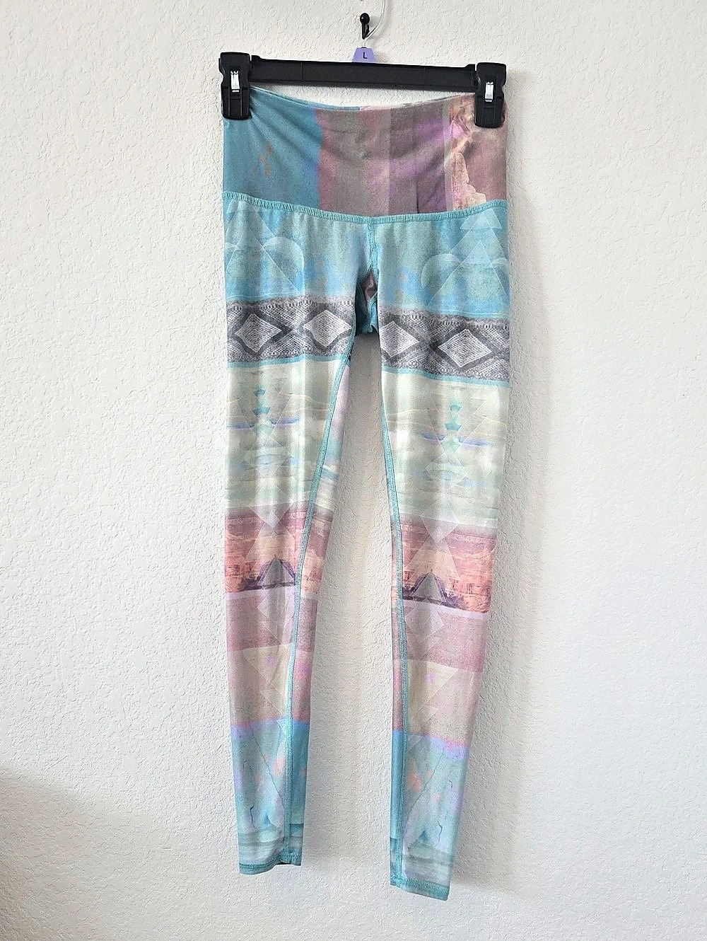 Teeki Border Towns Blue Hot Pant Yoga Leggings Activewear Blue & Pink XS
